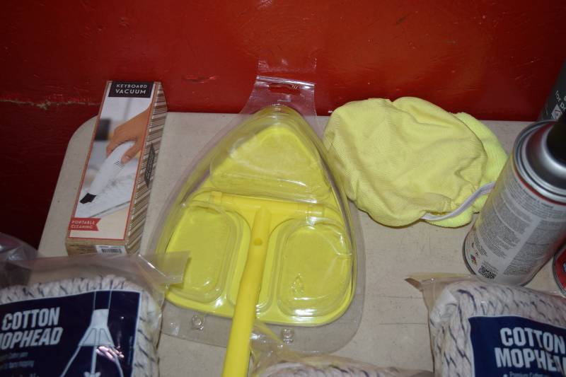 lot 566 image: Cleaning Supplies
