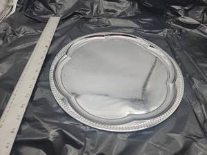 lot 55525 image: Round Silver Serving Tray with Beaded Edge -