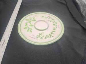lot 55544 image: Williams-Sonoma Rosemary Dinner Plate