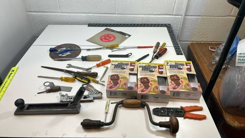 lot 48 image: Tool lot