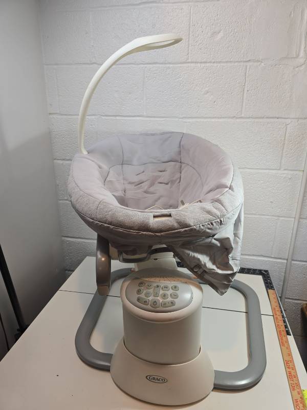 lot 81 image: Graco Sense2Soothe Baby Swing with Cry Detection
