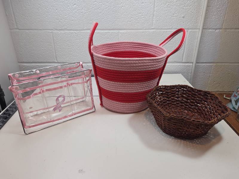 lot 88 image: Basket Set