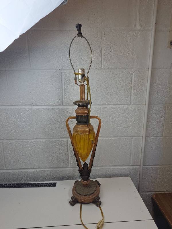 lot 96 image: Art Deco Style Glass Table Lamp