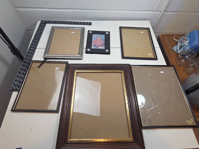 lot 99 image: Mixed Picture Frame Lot - Various Sizes