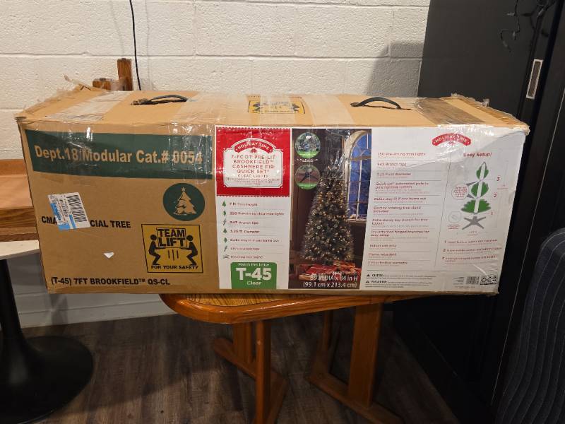 lot 24 image: 7ft Brookfield Pre-Lit Cashmere Fir Christmas Tree