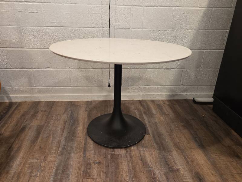 lot 26 image: Mid-Century Tulip Style Dining Table