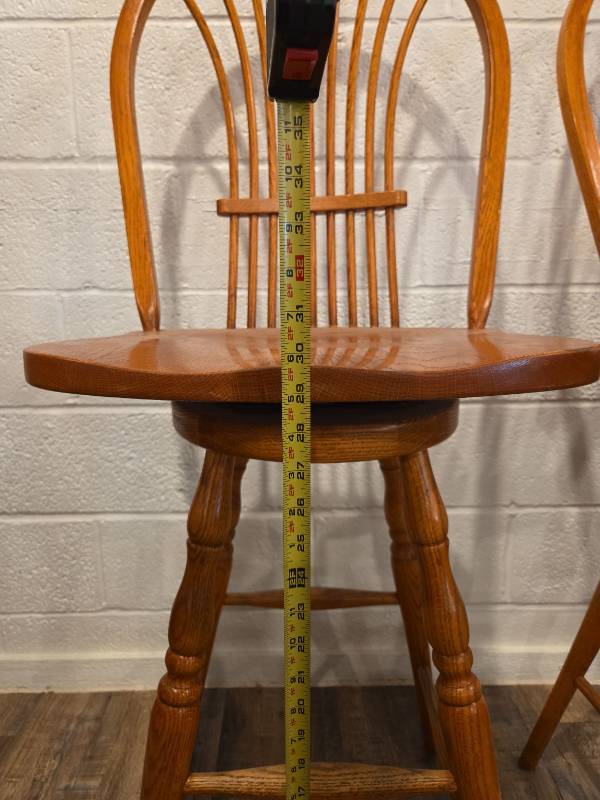 lot 29 image: Oak Wheat Back Bar Stools - Set of 2