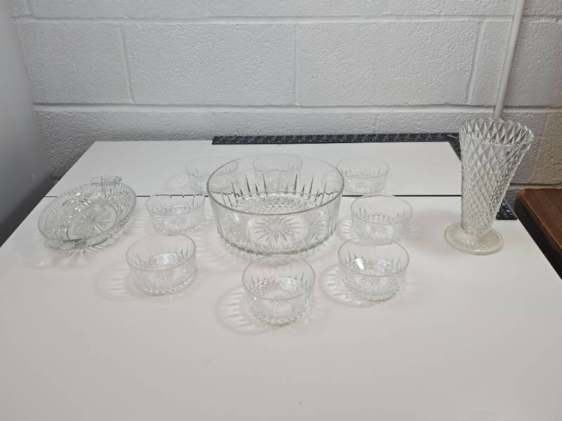 lot 32 image: Cut Glass Set