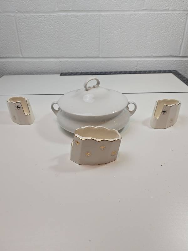 lot 33 image: Homer Laughlin White Covered Casserole Dish with porcelain fork or spoon holders