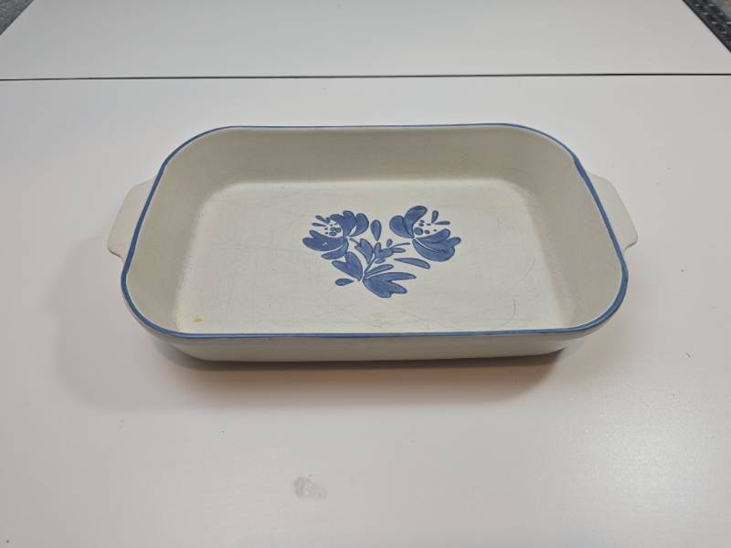 lot 38 image: Pfaltzgraff Blue Floral Square Baking Dish