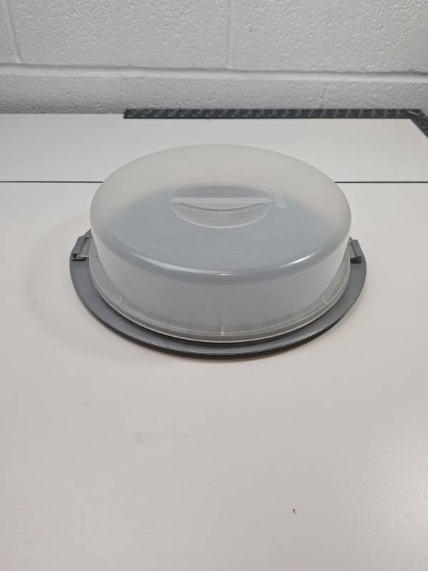 lot 41 image: Plastic cake carrier