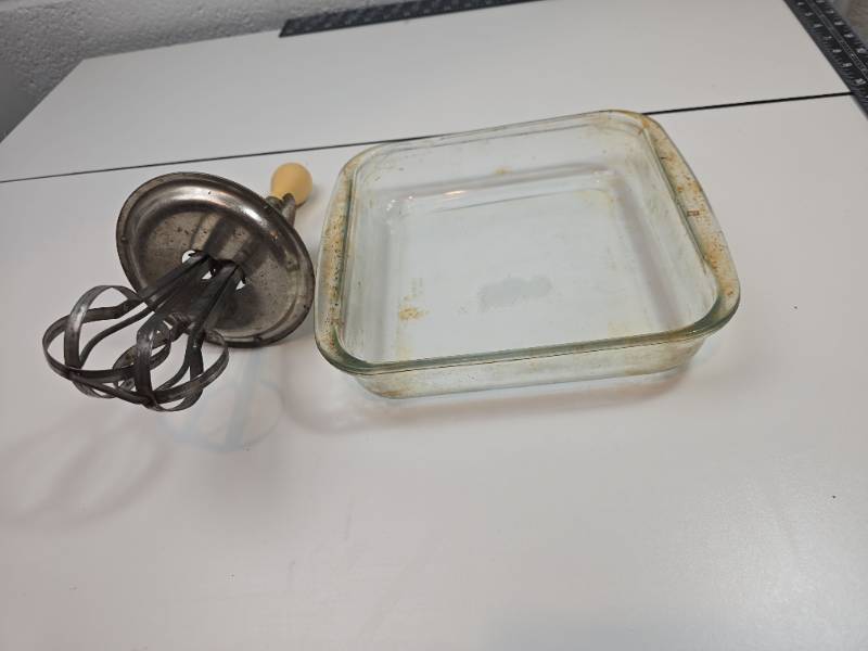 lot 42 image: Manual Hand Crank Egg Beater with Glass Casserole Dish