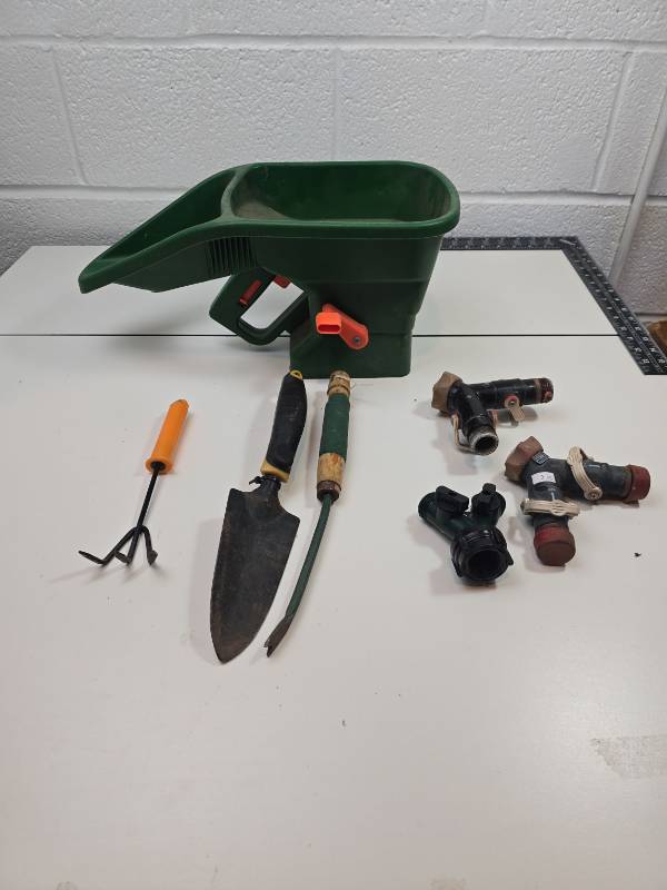 lot 50 image: Scotts Handheld Seed Spreader with Garden Tools