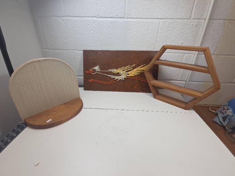 lot 118 image: Miscellaneous wall displays