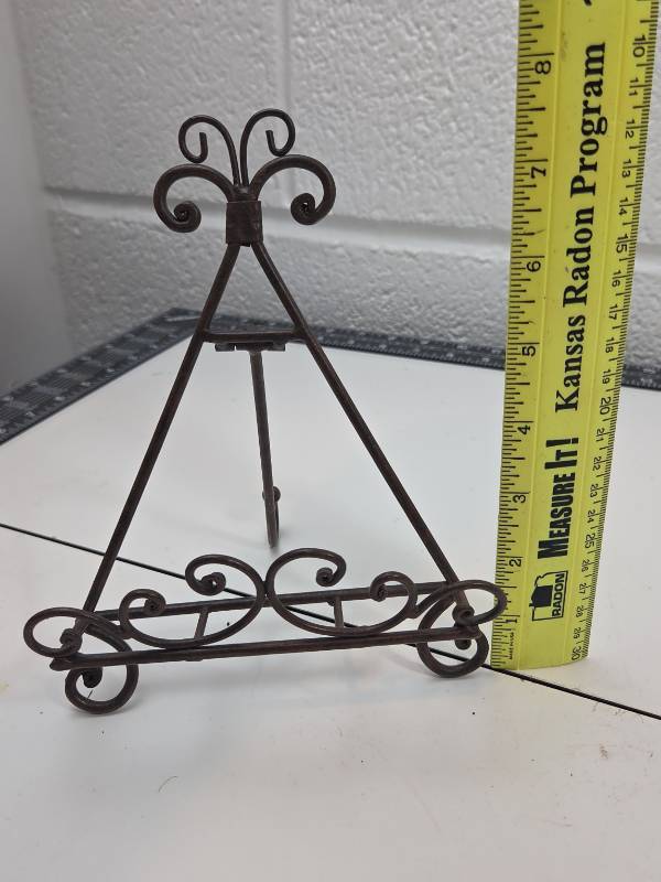 lot 119 image: Decorative Display Set