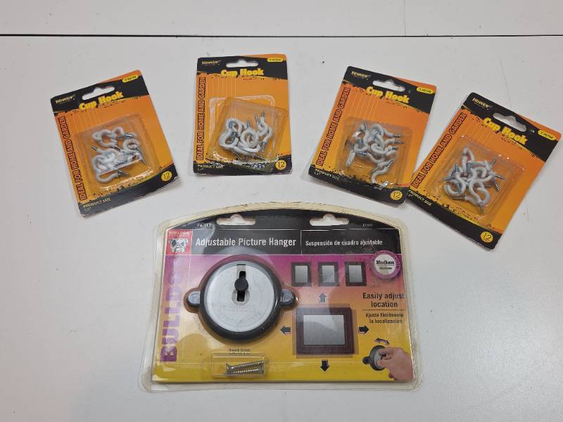 lot 124 image: Hanging Hardware Set