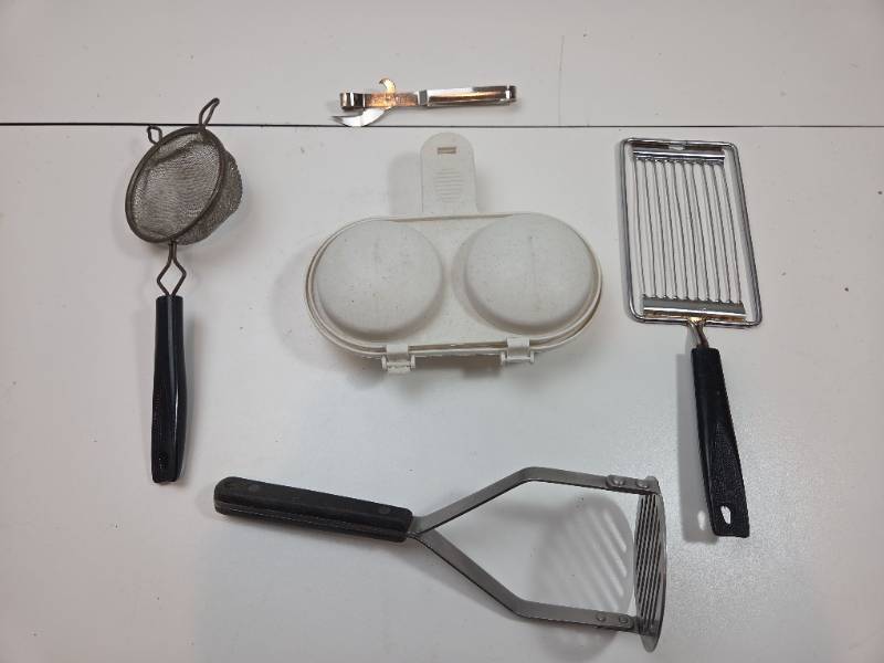 lot 125 image: Kitchen Tools Set