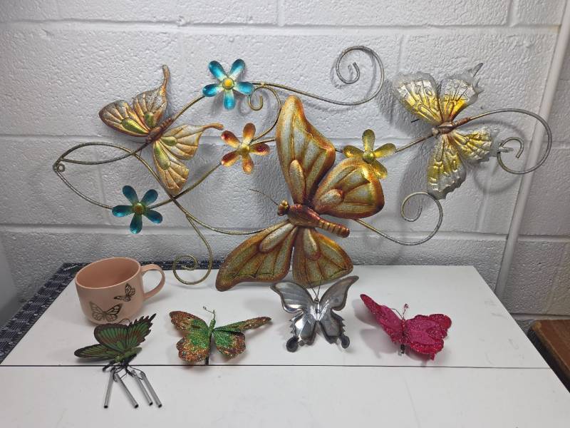 lot 139 image: Decorative Metal Butterfly Art Collection
