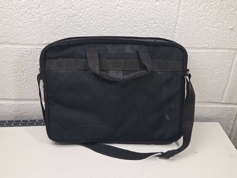 lot 141 image: Swiss Gear Laptop Messenger Bag