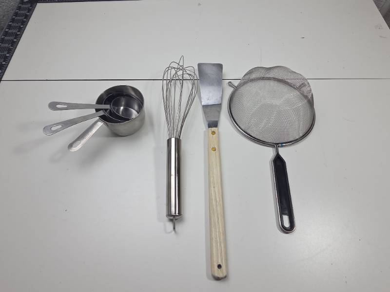 lot 146 image: Kitchen Utensil Set with Strainers