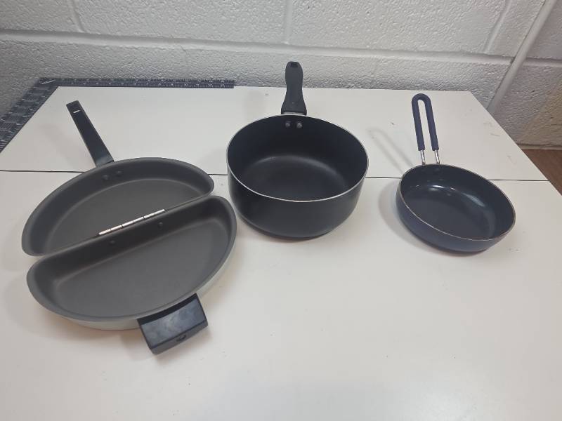 lot 155 image: Cookware Set with omlette pan