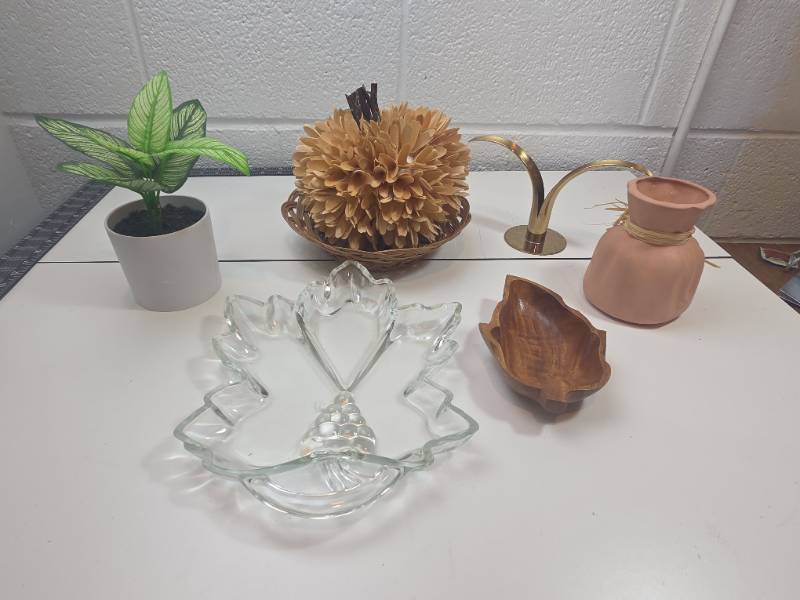 lot 157 image: Decorative Home Accent Collection