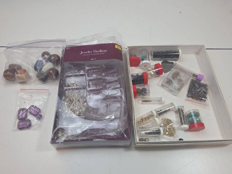 lot 160 image: Jewelry Making Kit with Beads and Supplies
