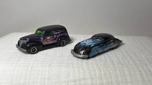 lot 055 image: Hot Wheels Custom Design Cars Set