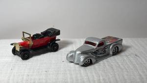 lot 056 image: Model Car Duo - Ford Model T and Hot Wheels Custom Pickup