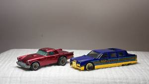 lot 063 image: Hot Wheels 1990s Diecast Car Set