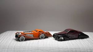 lot 065 image: Hot Wheels Custom Rod Set - Orange and Brown