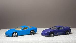 lot 072 image: Chevrolet Corvette C5 Diecast Cars - Blue and Purple Set