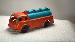 lot 099 image: 1950s Dinky Toys Fire Engine Truck