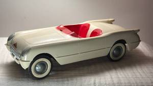 lot 0111 image: 1950s Futuristic White and Red Toy Car