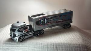 lot 0113 image: Hot Wheels Global Surveillance Transport Truck