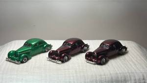 lot 0116 image: 1936 Cord 810 Die-Cast Model Cars Set