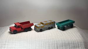 lot 0119 image: Matchbox Regular Wheels Truck Set