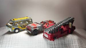 lot 0121 image: 1960s Tootsietoy Busy Bee Bus Diecast Vehicle