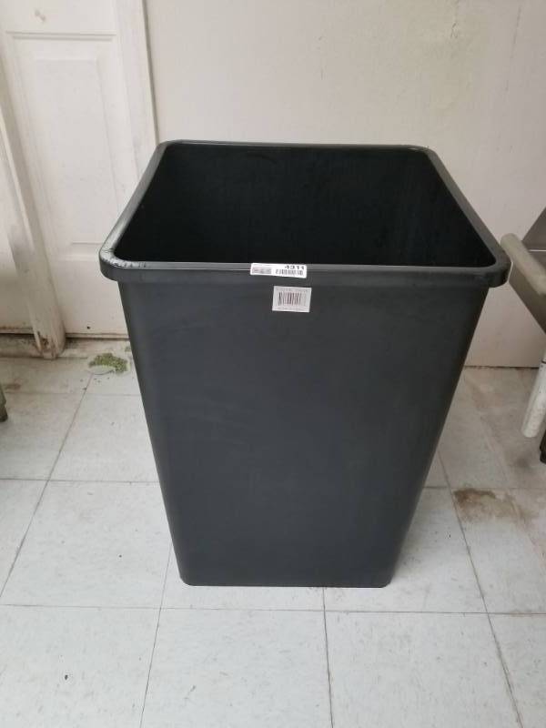 lot 4311 image: 35gal Square Black Can Insert