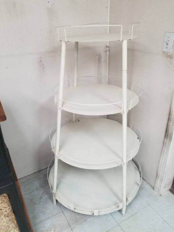 lot 4314 image: 4 Shelf Metal Display Stand