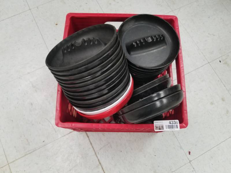 lot 4338 image: Lot of Ashtrays