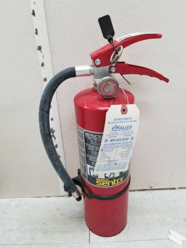 lot 4343 image: Fire Extinguisher Full