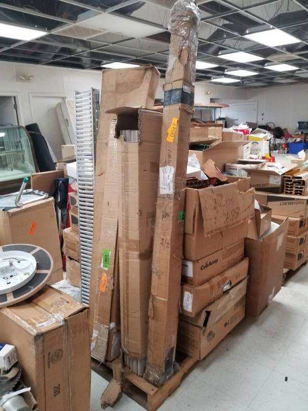 lot 4494 image: Pallet of IndustrialCommercial Items Tons of Great Stuff