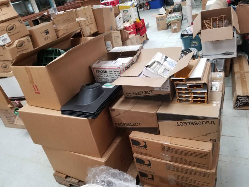 lot 4493 image: Pallet of IndustrialCommercial Items Tons of Great Stuff