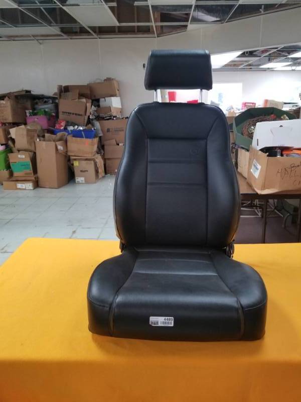 lot 4489 image: New Bestop TrailMax Pro II High Back Bucket Reclining Vinyl Jeep Land Cruiser Driver Side Seat
