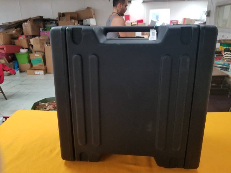 lot 4372 image: Hard Sided Heavy Duty Case