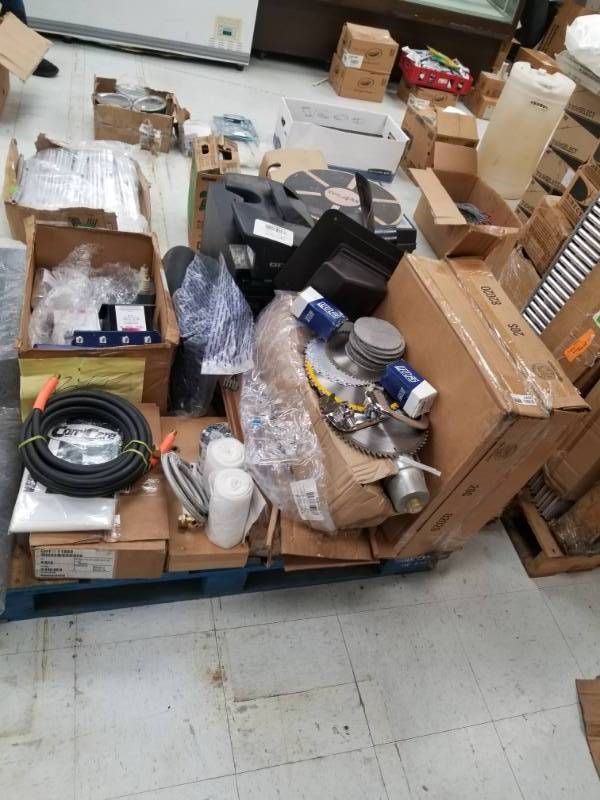 lot 4495 image: Pallet of IndustrialCommercial Items Tons of Great Stuff