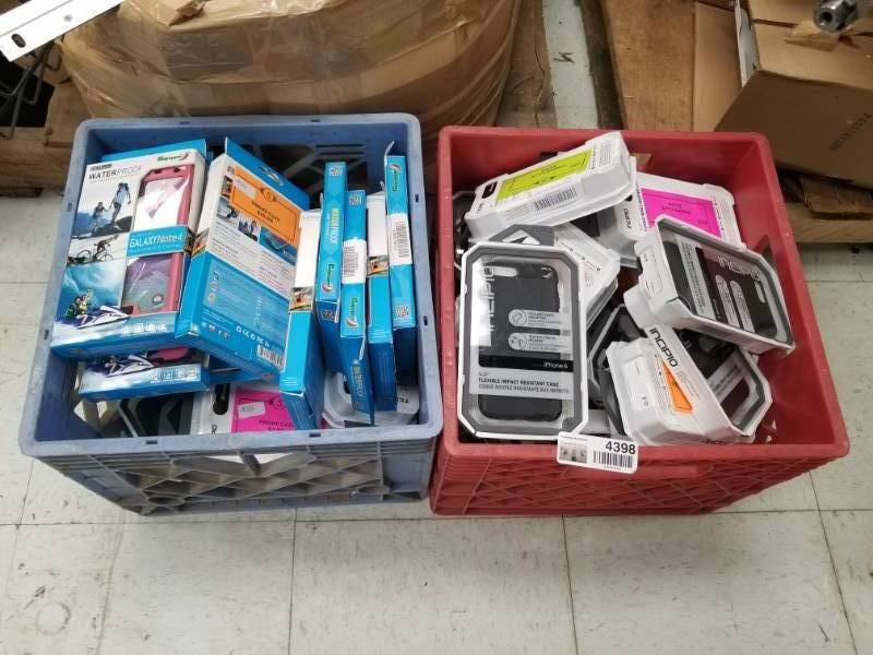 lot 4398 image: Large Lot of Cell Phone Cases