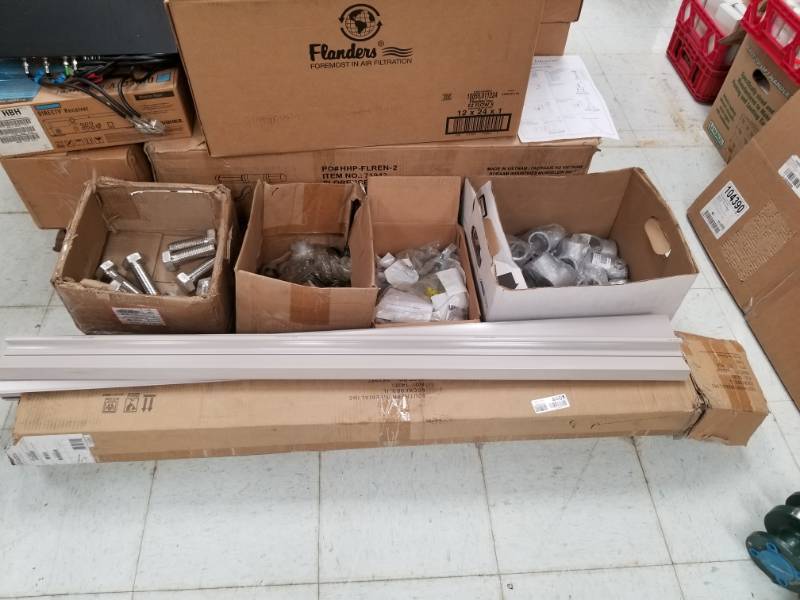 lot 4401 image: Random IndustrialCommercial Items