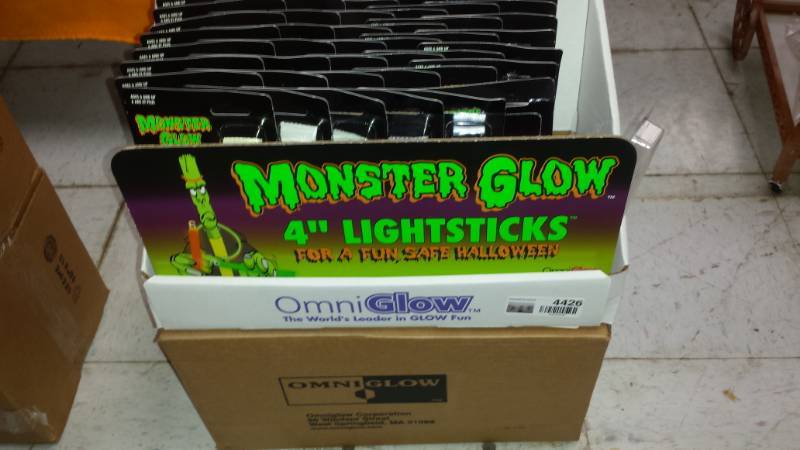lot 4426 image: 2 Cases of Monster Glow Lightsticks